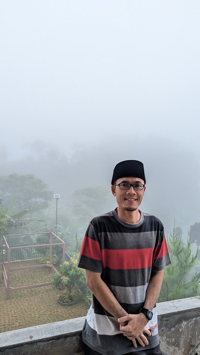 andreakhbar's tweet photo. Naik naik ke puncak gunung ... 😁✨🔥 https://t.co/wOEv0GN7UT
