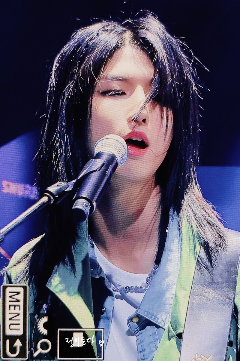 Fallin818's tweet image. 241215 라이브온 대구

#XdinaryHeroes #JunHan
#엑스디너리히어로즈 #준한 #한형준