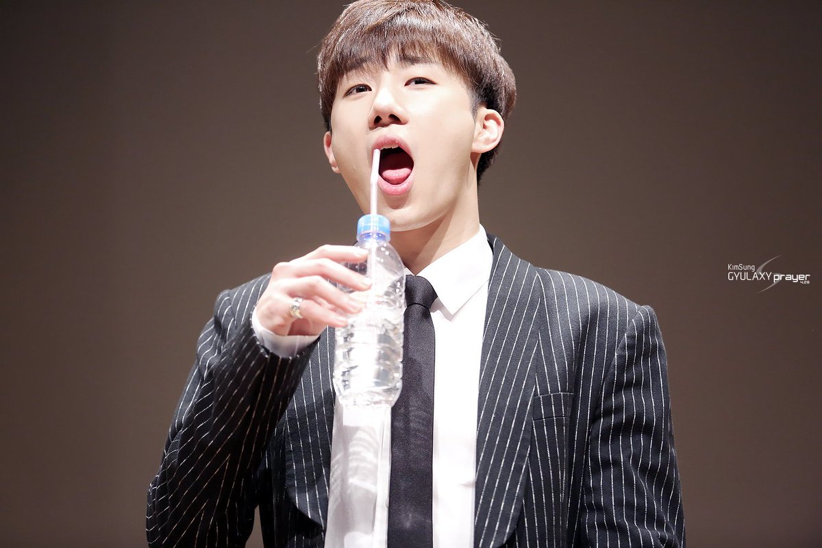 bbabbi357's tweet photo. 바부... https://t.co/SabJ7pn22k