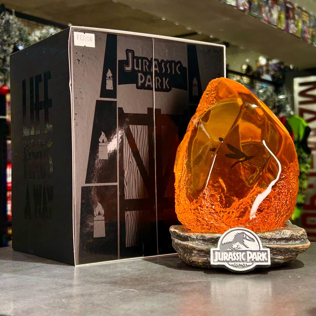 高円寺店情報-1-】 ジュラシックパークの原点。「蚊の閉じ込めれた琥珀