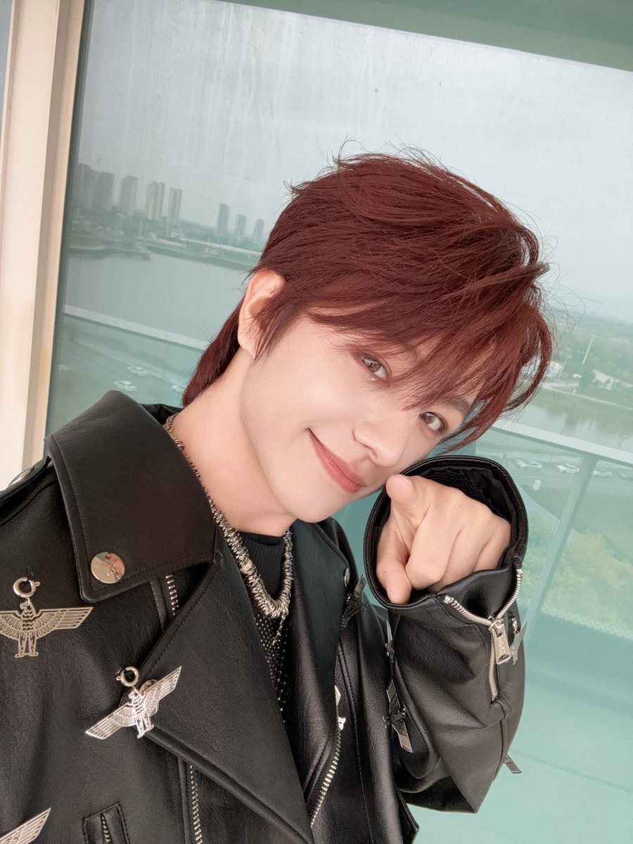 LEV_Official_'s tweet photo. Heartbeats, slow motions—today marks the start! Savor this joyful moment together~

#LEV #레비 #レビ
#WANGZIHAO #왕즈하오 #王子浩 #ズハオ
#Dinghu_Mountain_MusicFestival https://t.co/Yp7SOvDLs7