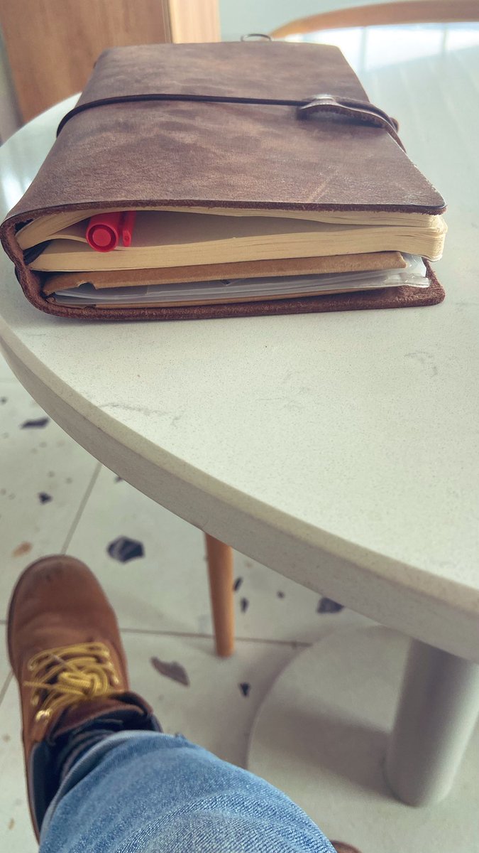 Kusursuz yazmanın peşinden devam. Kendiliğinden gelmez bence, emek ve disiplin şart. Bazen kayayı matkapla delip parçalamaya benzer, der Hemingway yamak için. 
Bu sözün üstüne ne denir bilmiyorum 🤷