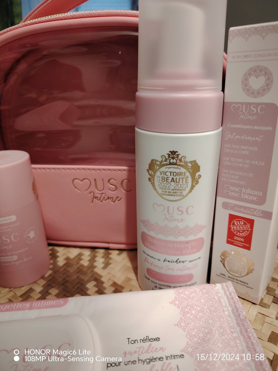 Lloveras8's tweet photo. Superbe aventure avec @sampleo et la découverte des produits intime @muscintime
Pensez à Noël avec leur jolie trousse
#muscintime #sampleo #rituelintime #muscblanc #noel2024 https://t.co/JhYGVes4as