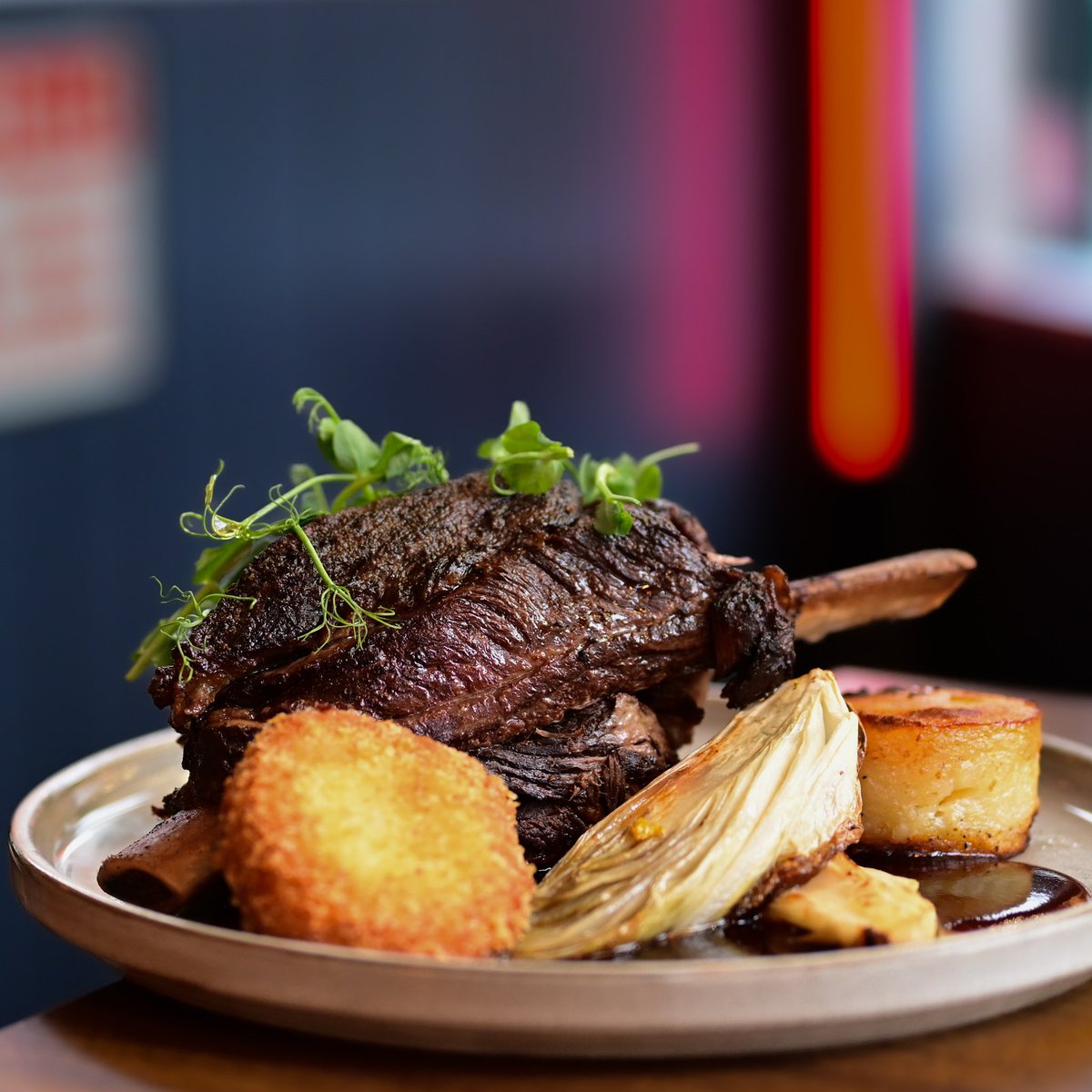 huissouthsea's tweet photo. 🌲 NEW FESTIVE SPECIAL! 🎅
BEEF SHORT RIB Slow-cooked in mulled wine, with smoked fondant potato, cauliflower cheese kroketten, mulled wine jus, orange and ginger braised endives
#shortrib #christmasfood #restaurant #eatingout #hampshire #portsmouth #southsea #huissouthsea https://t.co/k71G3oIXSG