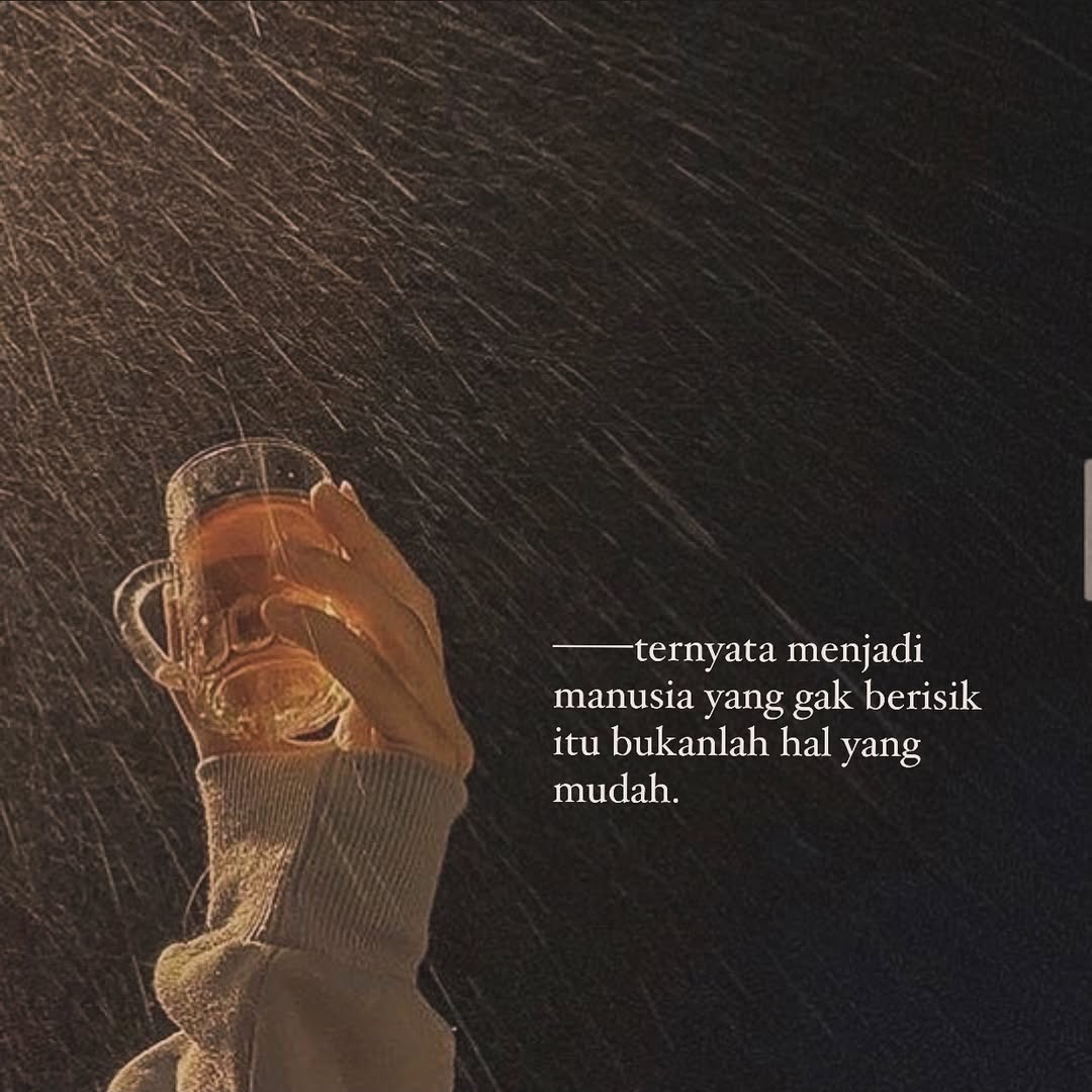 kadang sakit memendam semuanya sendirian :)