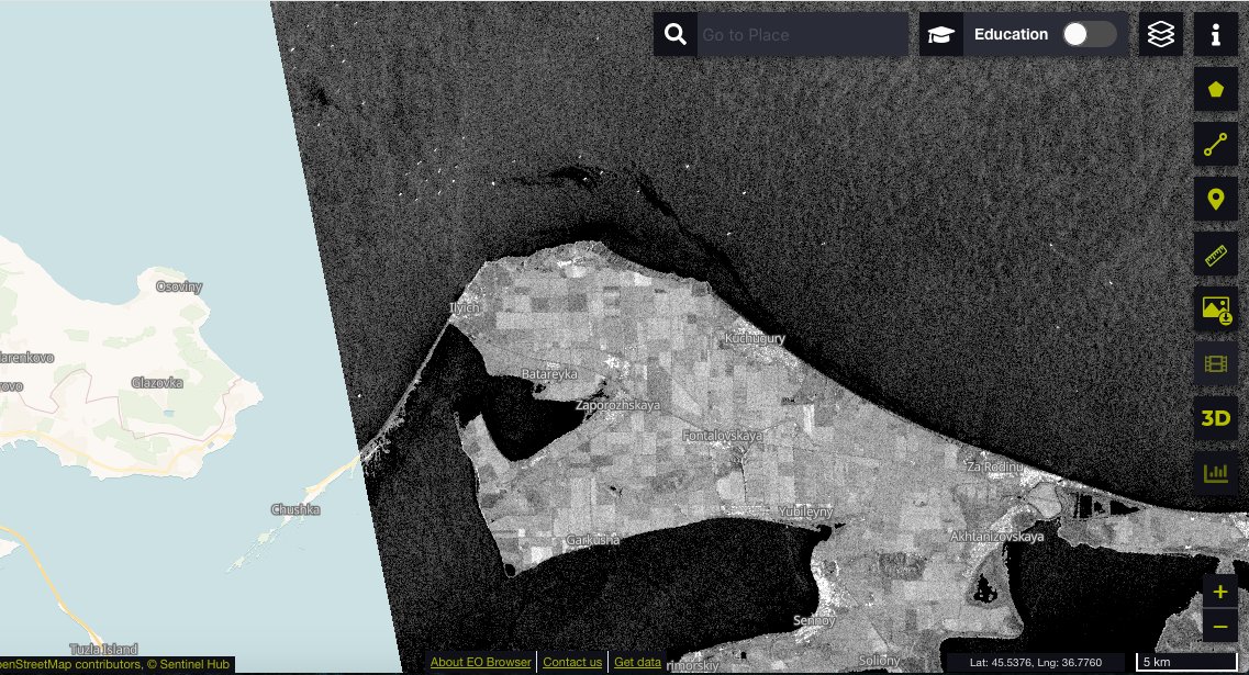 Hippoliteus's tweet photo. Is this the first oil spreading from russian oiltanker Volgoneft 212 nearch Kerch strait? Last position 12 days agos was here. On yesterdays sentinel-1 image you can see something, that could be oil from the russian tanker(s). #oilspill #tanker #kerchstrait https://t.co/8xp6Z169x2