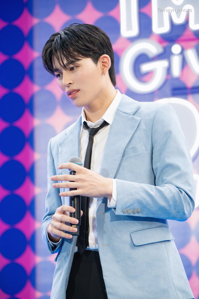 maynymore's tweet photo. คุณธีร์ หล่อตะโกนนนน!!! 

PONDxImperialSamrong

#IMGivingGiftxPond
#ppnaravit @ppnaravit https://t.co/1HgK9oWazr