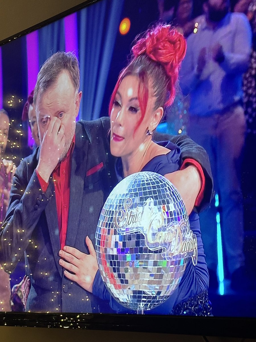 TheSusanOreilly's tweet photo. 💫With the right people around you, anything is possible 💃🕺🪩
#StrictlyComeDancing
#Gr8Support https://t.co/GSDaa4GsBU