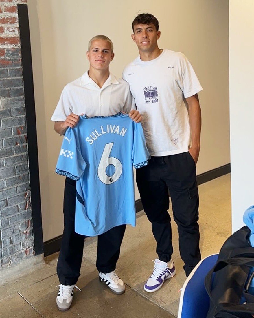FabrizioRomano's tweet photo. 🔵🇺🇸 EXCL: Manchester City’s future gem Cavan Sullivan has visited the club this weekend.

 Cavan (15) will join Man City in 2027 🫱🏻‍🫲🏼

Special weekend visiting Etihad Stadium and his future training ground.

Cavan became the youngest player ever to debut in MLS in July. https://t.co/TcPYto87mr