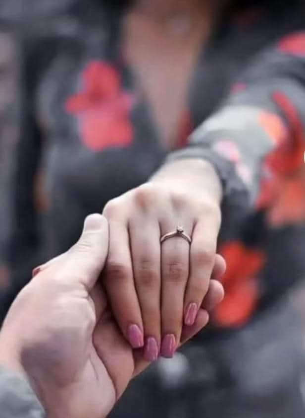 GuriaSays's tweet photo. اس کا خیال ذہن سے اک پل نہیں گیا 
رسی تو جل گئ ہے مگر بل نہیں گیا 
جو پاس ہے وہ  اور کا چھوڑا ہوا ہے اور
جو جا چکا ہے وہ بھی مکمل نہیں گیا https://t.co/joal5f8u4m