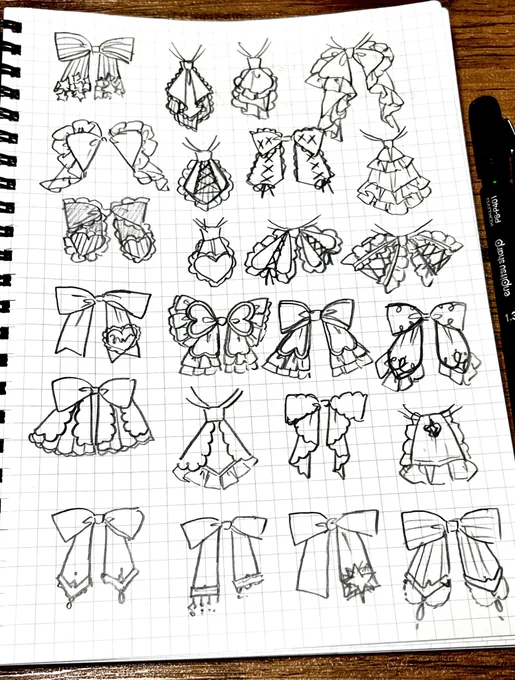 リボンタイのアイデアスケッチ🎀
次の本製作の為にアイデア出してます
お洋服本ブラウス編もきっと楽しい本になるよ
#一次創作 #アナログ絵 