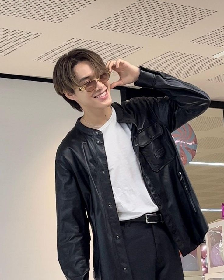 <a href="/JlHUP/">지후</a> <a href="/safe_tiny_room/">SaTiRo !</a> Sanjaya tersenyum melihat hasil dari foto-foto Loafers dan juga Sentries yang lucu-lucu kayak badut.

"Sudah puas foto-fotonya? Kalau begitu sekarang waktunya kita break dulu ya, teman-teman. Jangan lupa datang kembali pukul 19.30! Sampai bertemu lagi!"