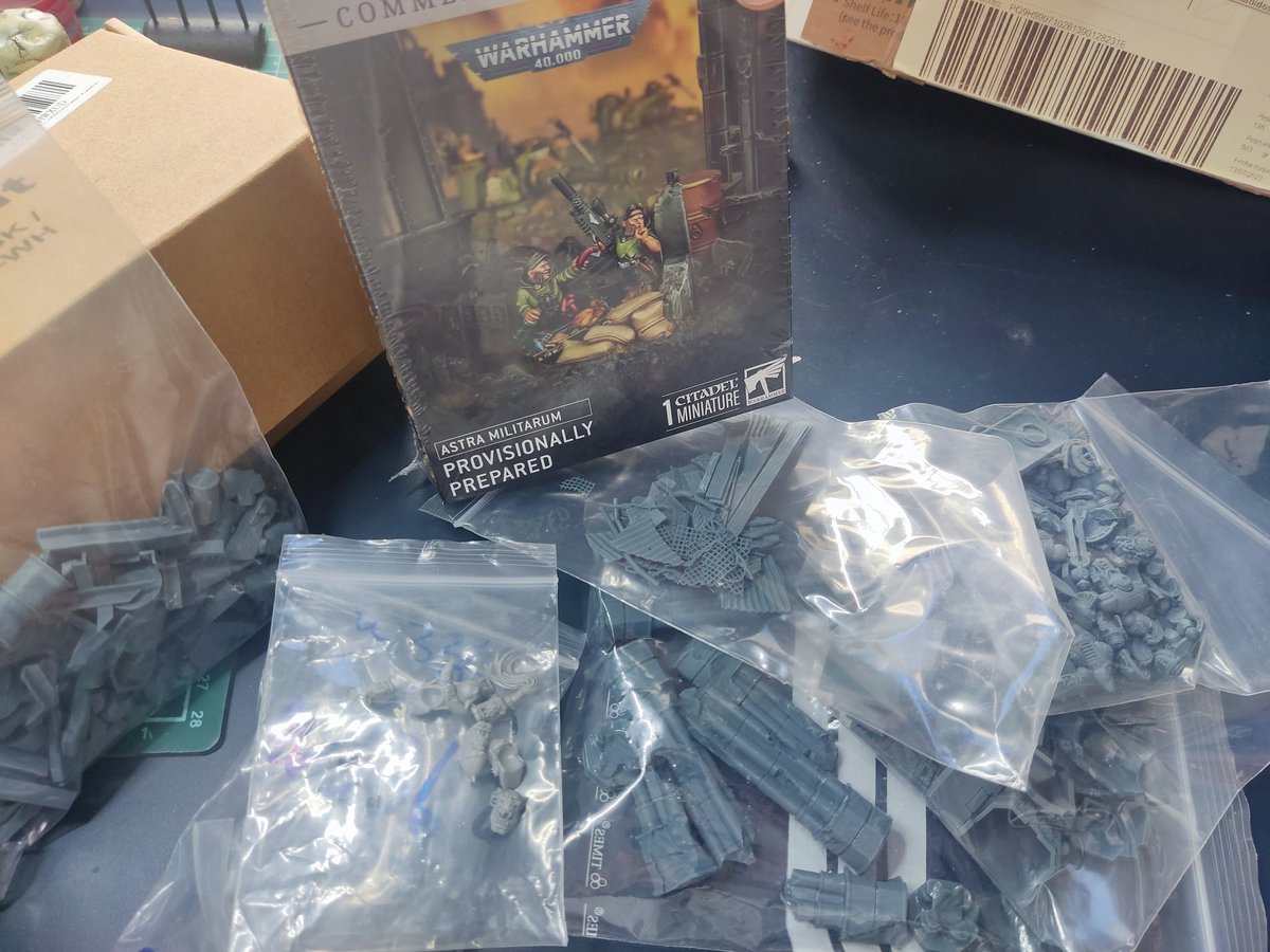 warhawed's tweet photo. Ayer tuvimos sesión de @UltimosIstvaan, con partidas (gané mi primera partida de Warhammer) de Spearhead practicando para @spearheadmadriz con los tontos de @matadero40k y regalo de amigo invisible brutal de @red_dreadnought. Además, fantásticos bits y piezas de @Tortugokamikaze. https://t.co/PVcw3gOcRc