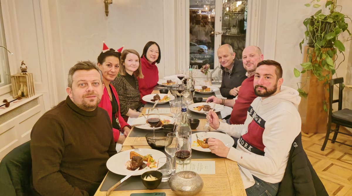 Cytometry_EPFL's tweet image. 🎄 Last Thursday, we celebrated our Christmas party with curling, a visit to the Morges Christmas market, and a fantastic dinner. Great sport, delicious food, and lots of laughs—a perfect way to wrap up 2024!
Huge thanks to the team for an amazing year. See you all in 2025!
