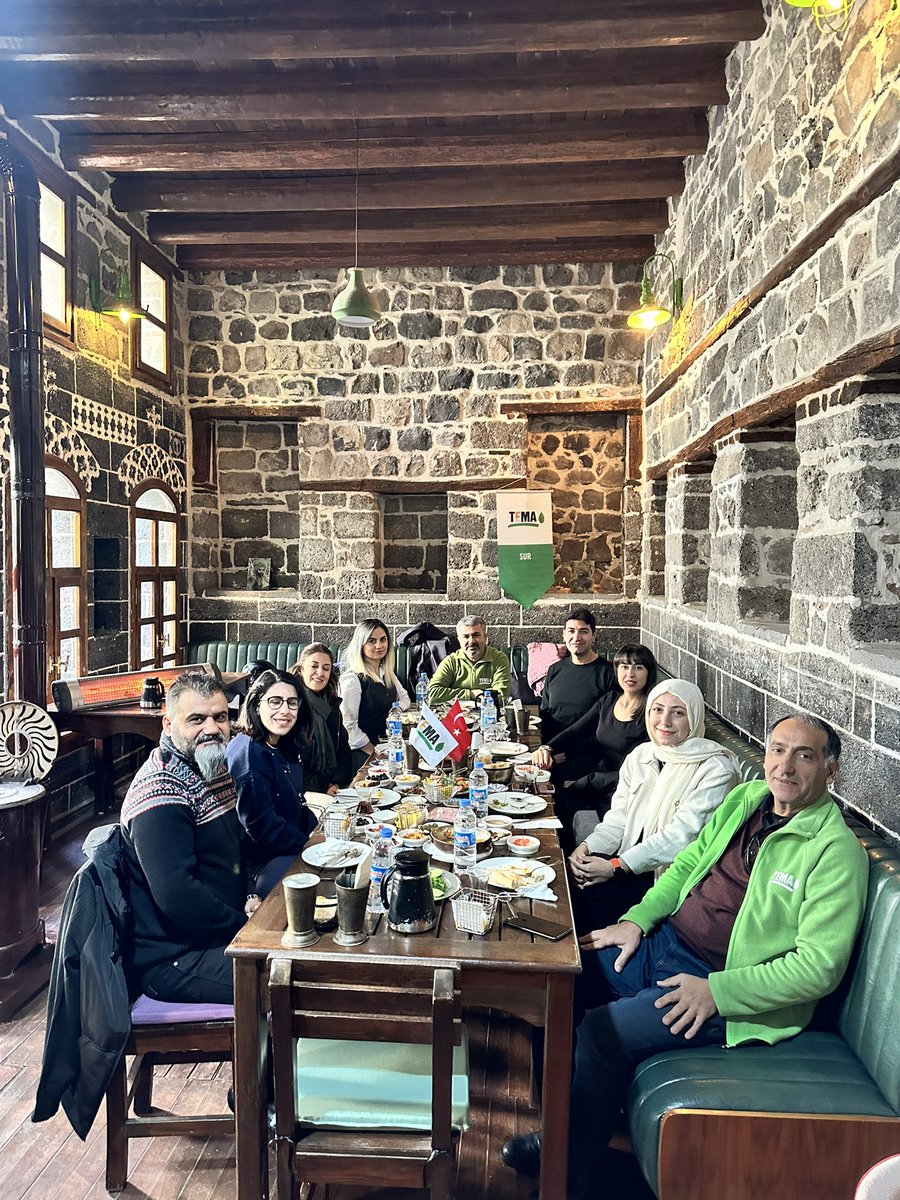 temadbakirsur's tweet photo. Tema Vakfı Diyarbakır İl Yönetimi olarak geleneksel kahvaltı etkinliğimizi yaptık. Toprak Kurulu kararları ve Tema Eğitim konularında istişarelerde bulunduk.
🌎🧿🌴🌳🌱🍀
@temavakfi @npirinccioglu @TamerOzbay21 https://t.co/0Dev1Gp4qN