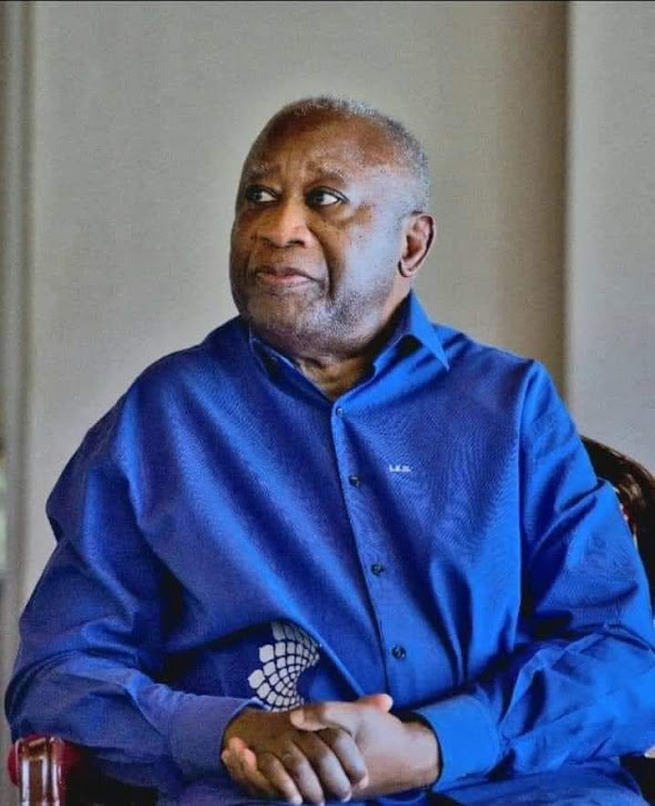 Ivoirowsky's tweet photo. #Seplou "Si je reviens au pouvoir , je vais rembourser la dette de la Cotedivoire, dédommager les ivoiriens et faire circuler l'argent..." 😌 https://t.co/Dvo8tfRgog