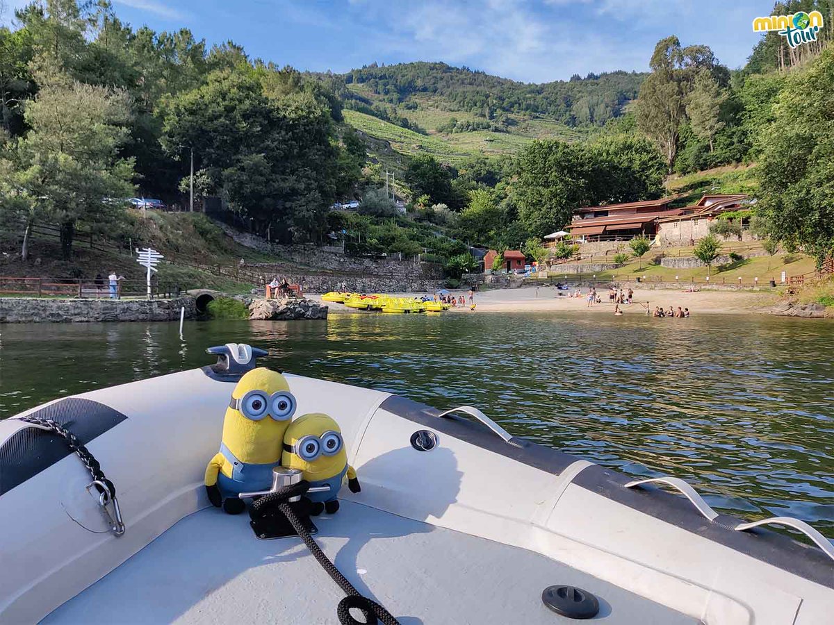 MiniOnTourES's tweet photo. Al habla los capitanes de lancha 🚤, los #MiniOnTour. ¿Te apetece conocer un rincón chulo de la #RibeiraSacra? 😊 Próxima parada... #PlayadaCova 🏖️
👉 https://t.co/vtu5me7c9b
@RibeiraSacra_ @galiciatb @paseargalicia @ribeirasacraCT @loves_galicia @secretgalicia https://t.co/UE4YP4hodd