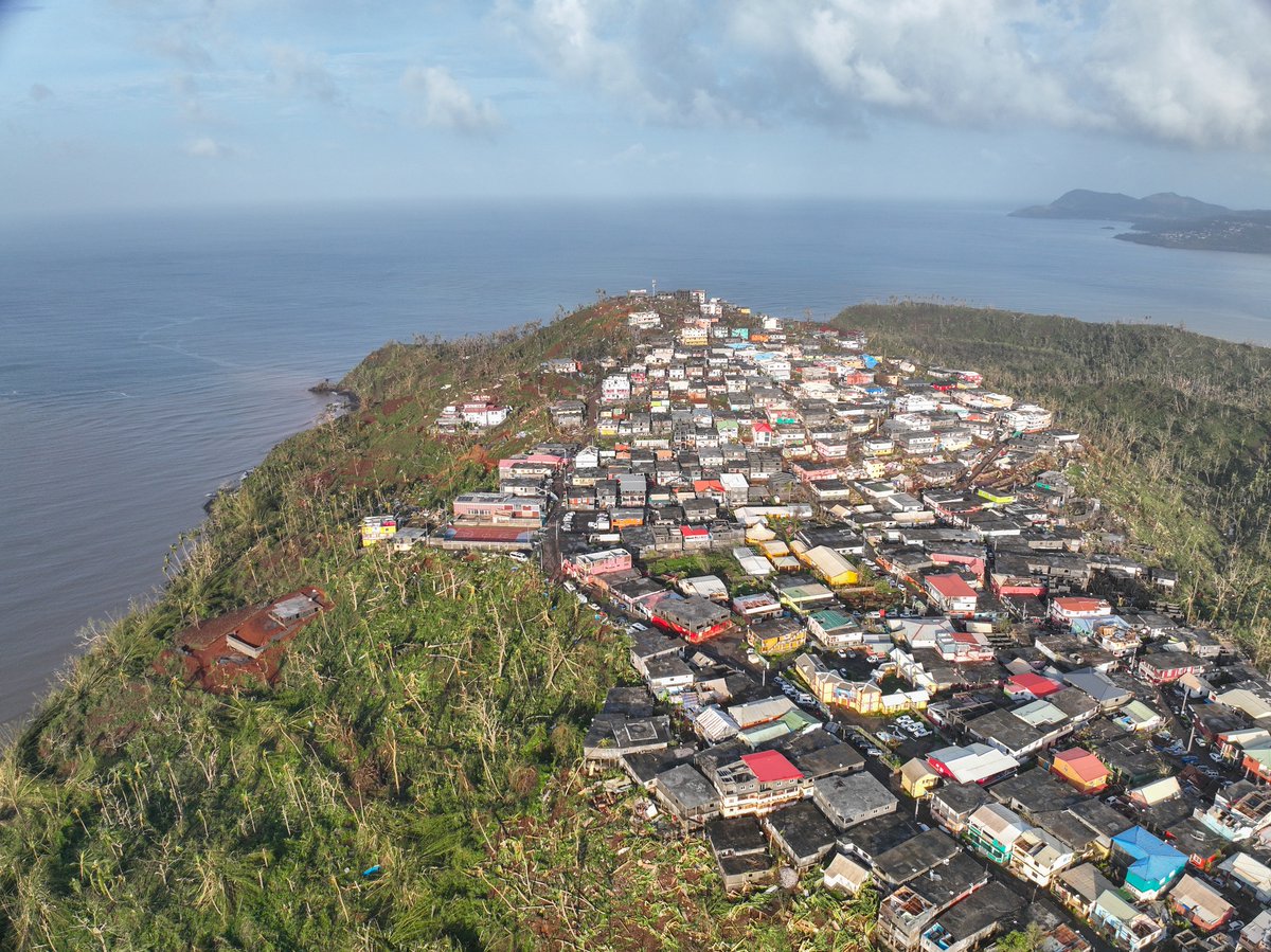 Bee_Mondroha's tweet photo. Grâce à DroneGo Mayotte - Drone Océan Indien, j'ai enfin pu voir des images de mon village Tsingoni. 

J'ai zoomé pour essayer de retrouver ma maison. 

Ce silence est tellement dur.

#Chido #Mayotte https://t.co/NahV5iRzIW