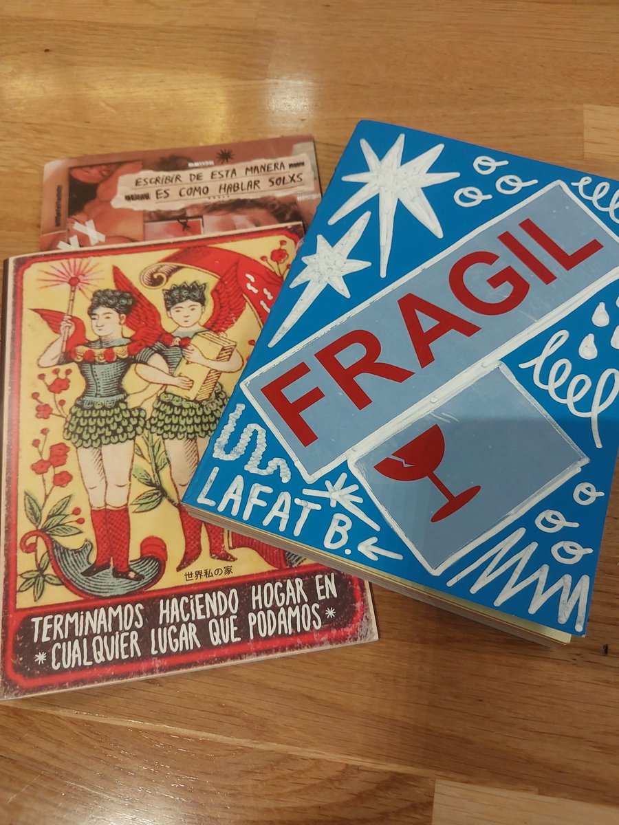 Mis autoregalos de Navidad. 
Ayer descubrí #balabilbao por casualidad y me compré un libro y dos fanzines de <a href="/LafatBordieu/">Lafat Bordieu</a> 🤩