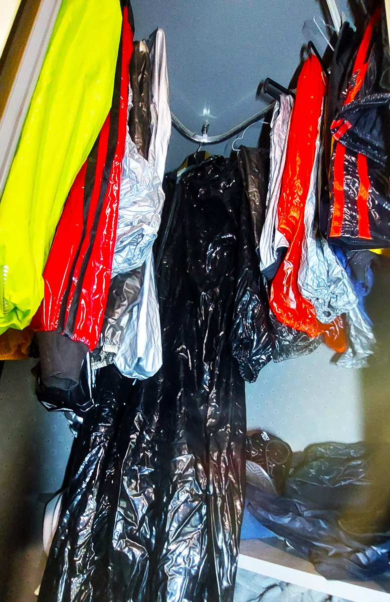 RubbAltx's tweet photo. tough choice, what to wear for a cozy sunday afternoon?
this whole choice confuses me, unfortunately I still lack a gympro....
I could slip into the full pvc tracksuit!
#pvc #pvcsuit #saunasuit #fetish #shinysuit #shiny #blackshiny #phantomathletics #nylonsuit https://t.co/tIPq4pEpn3