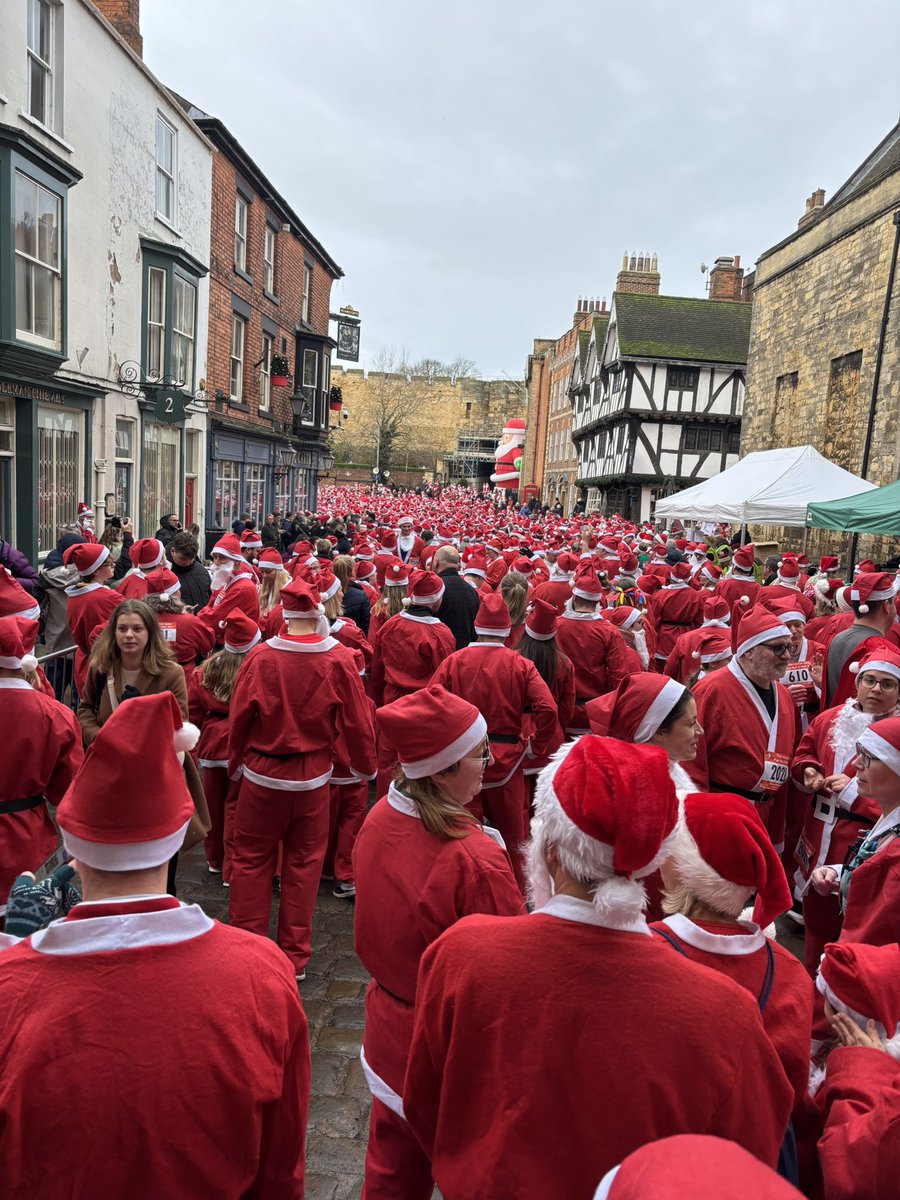 Lincsruralhelp's tweet photo. Today some of our staff and volunteers are running and walking the lincolnsantafunrun wish them luck as they join the 2000 π
π»s in Lincolnβs Bailgate area! #christmasfundraiser #santafunrun https://t.co/fRAIyEvuVR