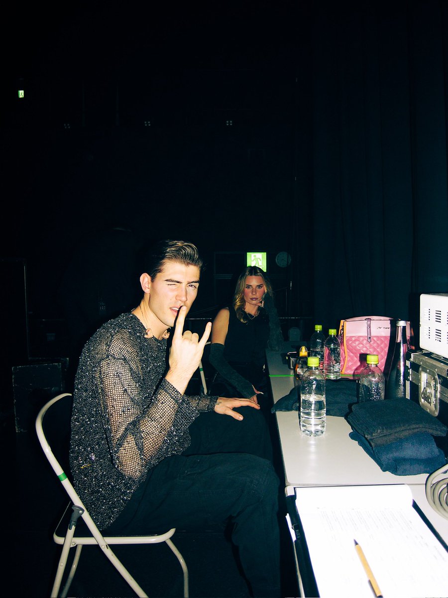 robinpackalen's tweet photo. Moments from stage & off stage in #Tokyo🔥 #walkerworldtour #alanwalker https://t.co/3LkQi8iJyu