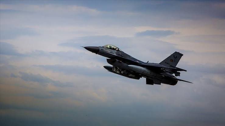 savtekdergi's tweet photo. ⭕️ Milli Savunma Bakanı Yaşar Güler, “40 adet F-16 alımı ile ilgili süreç ve teknik görüşmeler devam ediyor.” dedi.

⭕️ Güler açıklamalarında, “Eurofighter konusunda da görüşmeler olumlu şekilde sürüyor. Katar’da tatbikata katılan Birleşik Krallığa ait 2 adet Eurofighter,
18 Aralık’ta Ankara'ya gelecek ve uçakları görme fırsatı bulacağız.” ifadelerini kullandı.

⭕️ Yaşar Güler, “F-35 konusunda da almak istediğimizi daha önce söylemiştik. F-16 alım sürecindeki olumlu havanın F-35 sürecine de yansıyacağını düşünüyoruz.” dedi.

⭕️ Güler, “ABD’de görevi devralacak yeni yönetimle de müttefiklik ruhuna aykırı CAATSA yaptırımlarının kaldırılmasını konuşacağız. S-400 ile ilgili tutumumuzda ise bir değişiklik yoktur.” şeklinde konuştu.