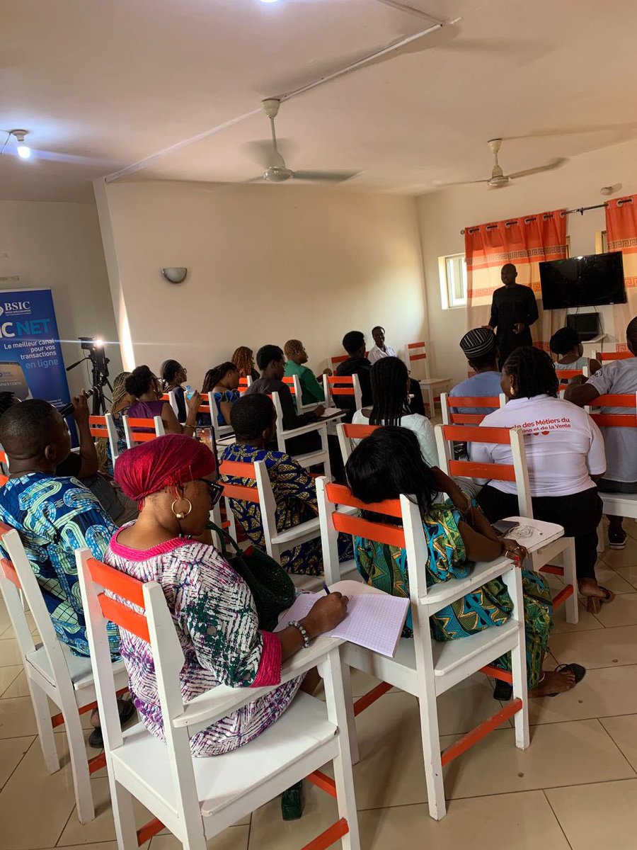 moulica4's tweet photo. Recap des photos de la Foire Africa Bon plan 

Nous avons eu droit le vendredi 06 décembre est une masterclass de haut niveau sur la thématique : comment maximiser sa visibilité pour augmenter ses ventes : vidéo recap disponible dans le lien en commentaire 

#foireafricabonplan https://t.co/QOEHtsPiHg