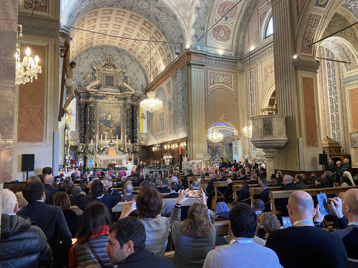 McLellan_Js's tweet image. #PopeFrancis addresses Corsica’s local Catholic community, encouraging Catholics to recall that evangelization does not depend on “human abilities” but on God.
He encouraged church workers to regularly set aside time to connect with themselves and with God.