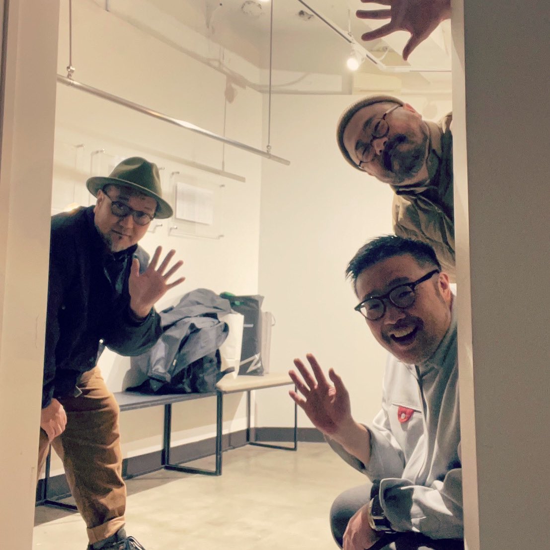 teng_store's tweet photo. 3人での最後の高円寺ポップアップ、途中の記憶が曖昧な程に目まぐるしい2日間でした。皆さんからの気持ち、しっかり受け止めて、撤収の終わった会場で、今は3人で放心状態です。10年間という期間を振り返りながら様々な記憶が蘇る2日間でした。改めて、本当に本当にありがとうございました！ https://t.co/tKYr8maW7N