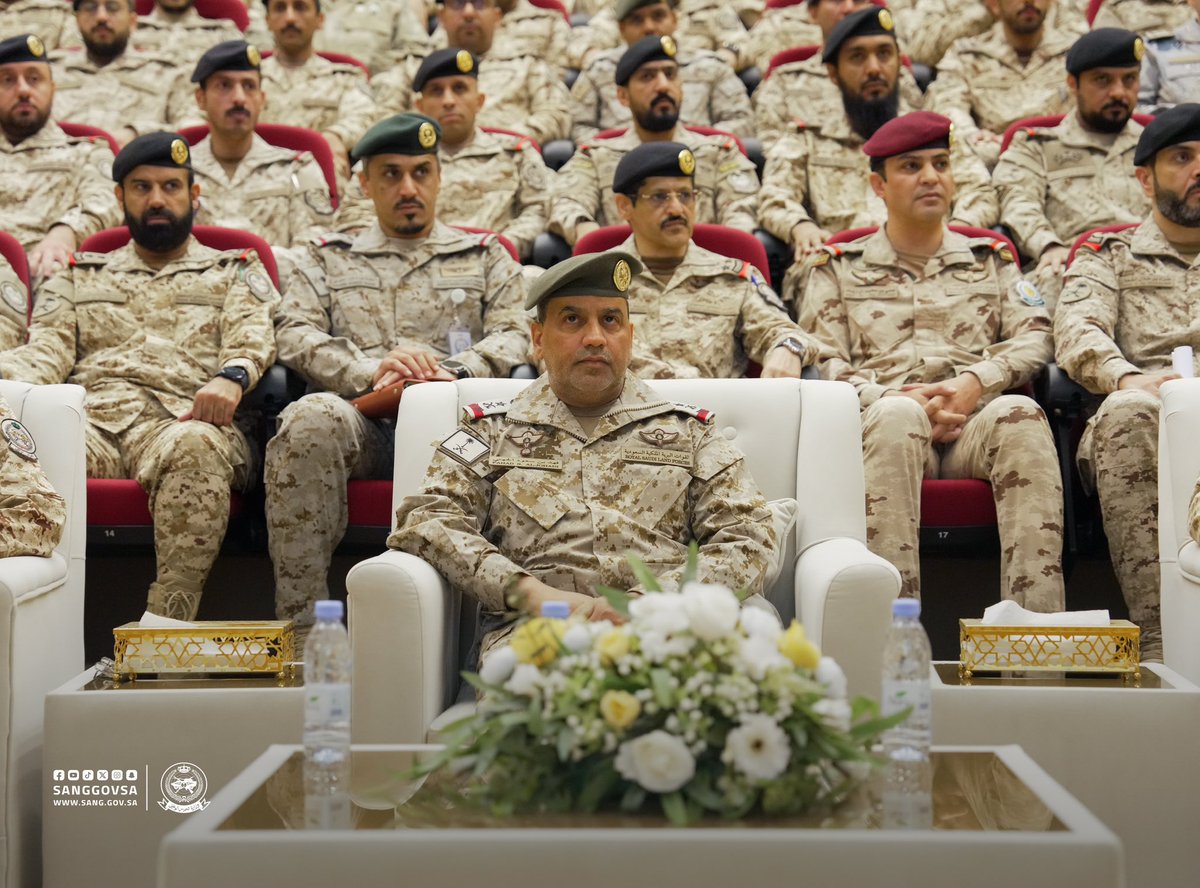 sanggovsa's tweet photo. معالي رئيس أركان القوات البرية بـ @modgovksa الفريق الركن فهد الجهني يلقي محاضرة بعنوان "التدريب في القوات العسكرية"، في كلية الملك عبدالله بن عبدالعزيز للقيادة والأركان بـ #وزارة_الحرس_الوطني وذلك ضمن برنامج الضيوف الزائرين. https://t.co/GtvfkssfQr