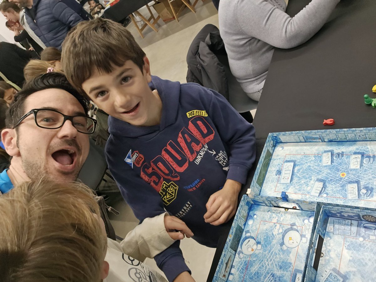 OttORoX's tweet photo. Ayer se celebró #Ludivirato2024 gracias a la asociación @TriunviratoAsoc y lo pasamos increíble! 
Pudimos jugar a montones de juegos y participamos en torneos y sorteos! El ambiente fue genial y todo el que pasó por allí se lo pasó súper bien. 
Gracias Triunviraters!! 🤘😁 https://t.co/MSm2KViHVT