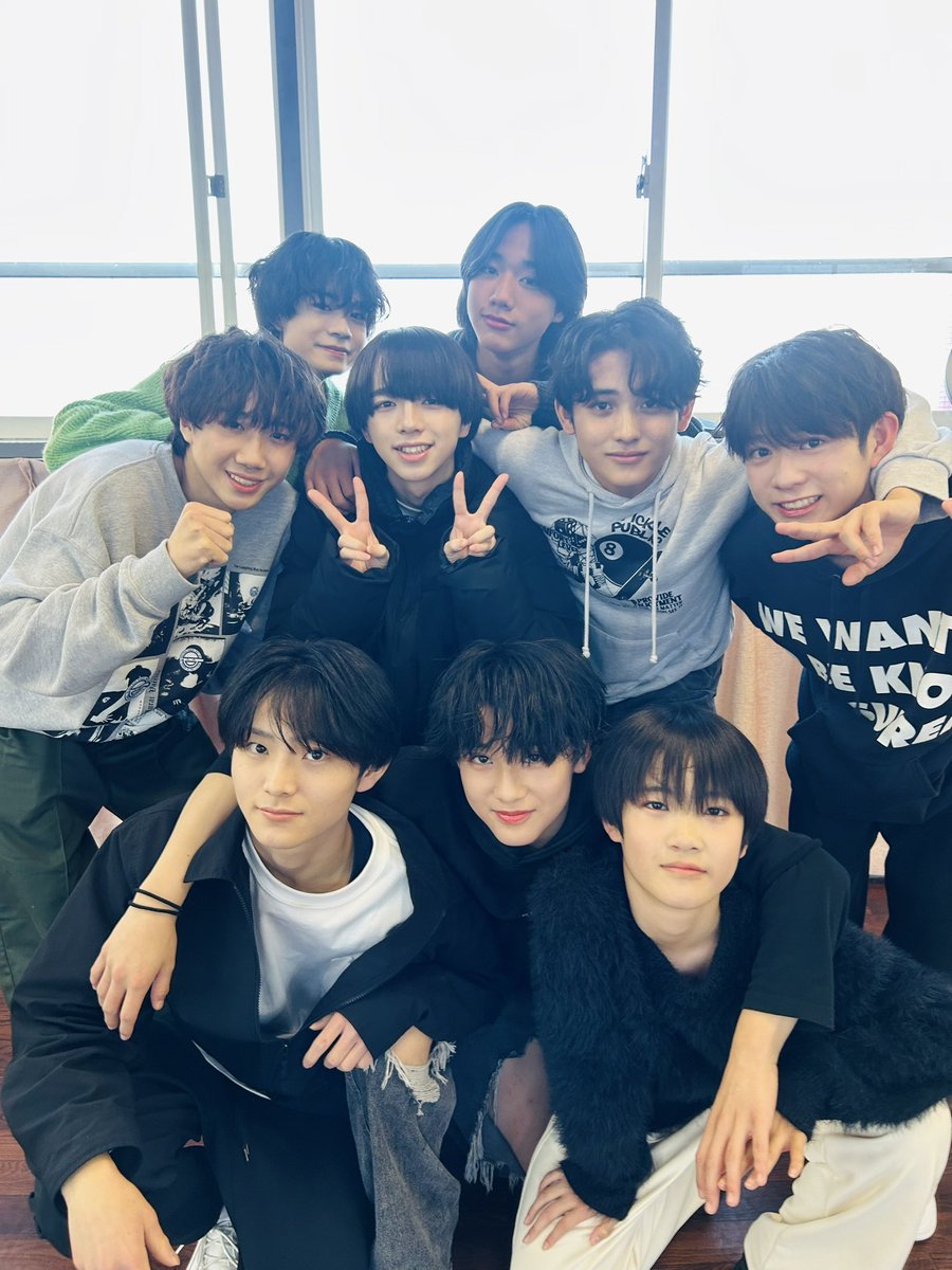 📸 Off Shot 📸 ￣￣￣￣￣￣￣￣ 新グループメンバー9名🪽 ついに活動