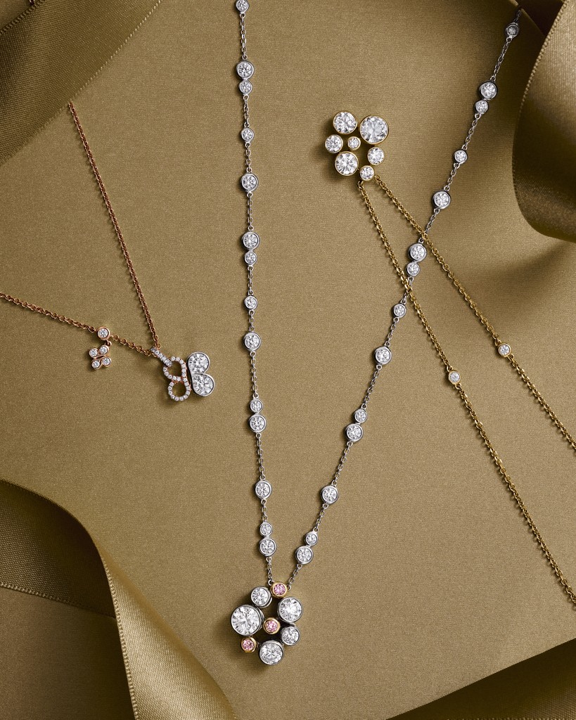 Boodles's tweet image. The Raindance collection is one of our most cherished designs. Featuring shimmering cascades of diamonds, it wouldn't be a Boodles Christmas without it. ⁠
#Boodles #AFamilyChristmas #Raindance⁠
⁠