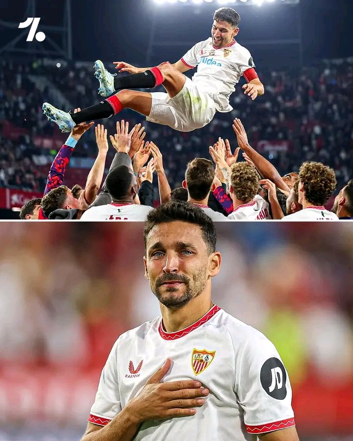 Jesús Navas couldn’t hold back the tears as Sevilla gave him a heroes goodbye on his final home game, having spent a total of 20 YEARS at the club 😭🫶🥺