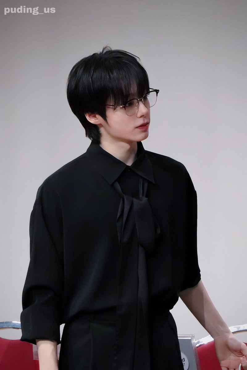 Puding826g's tweet photo. 20241215 사운드웨이브 🖤

여환웅 남자력...

#원어스 #환웅 #여환웅 #HWANWOONG #ONEUS https://t.co/XBdHQ8OgWC