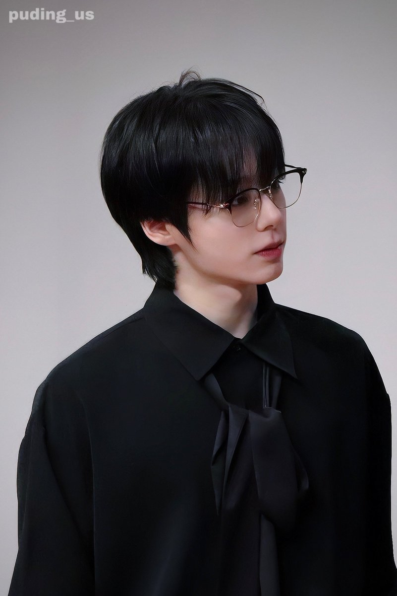Puding826g's tweet photo. 20241215 사운드웨이브 🖤

여환웅 남자력...

#원어스 #환웅 #여환웅 #HWANWOONG #ONEUS https://t.co/XBdHQ8OgWC
