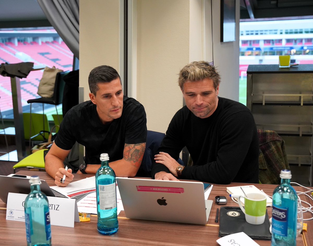 ortiz23futsal's tweet image. Otra fantástica semana con UEFA MIP esta vez en Alemania 🇩🇪 visitando algunos de los mejores estadios de la Bundesliga. 

Seguimos en el proceso… 🚧🧠⚽️

#UEFA #MIP #Future #Football #Futsal