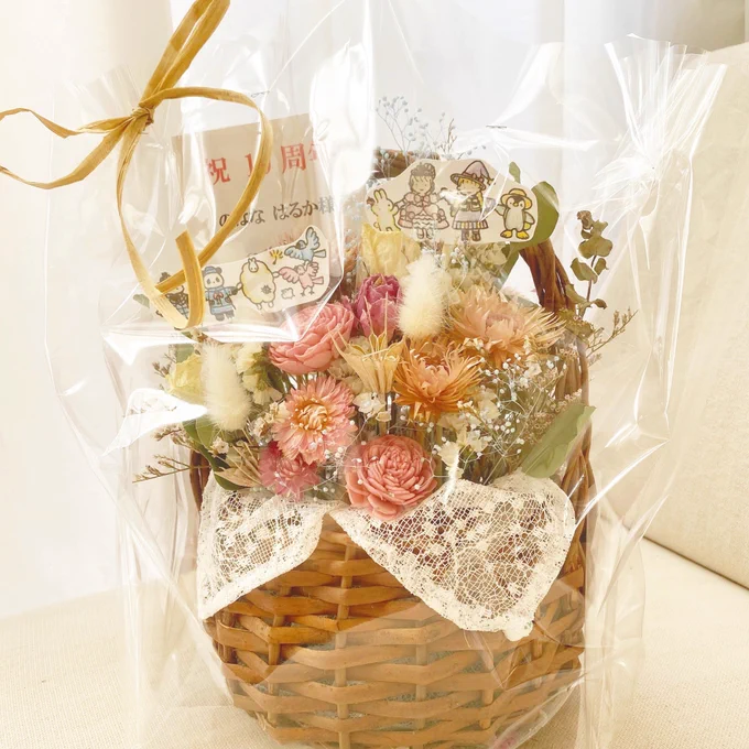 ずっと応援してくれている友人たちからお祝いのお花をいただきました なんて嬉しい! 次の10年を目指してがんばります