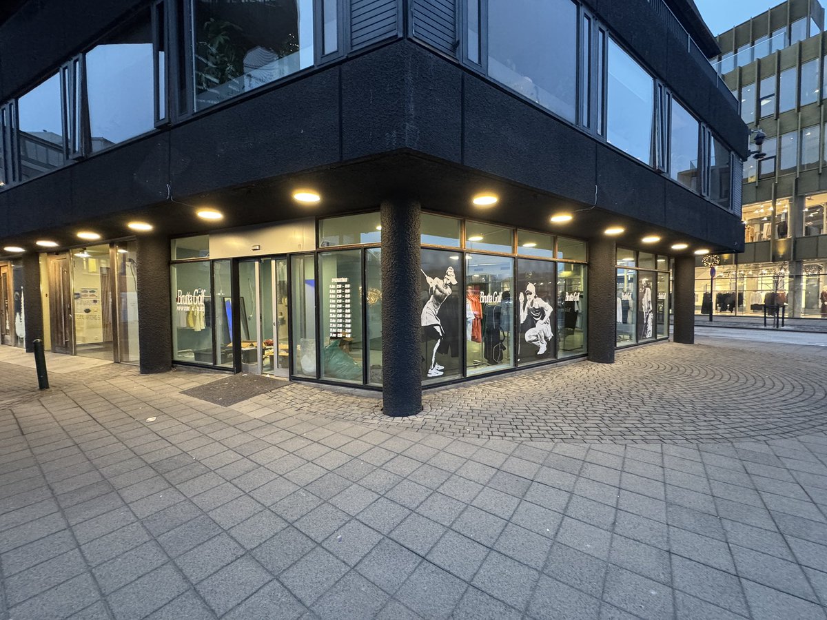 Brutta Golf er með pop up búð á Lækjartorgi alla daga fram að jólum!
Kaffi og lite á krana í boði