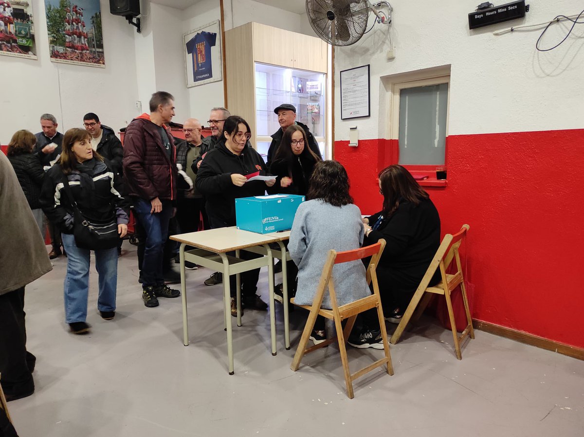 Xicots's tweet photo. Divendres es va celebrar l’assemblea ordinària del 2024 a Cal Noi-Noi. Tamara González i Mireia Mata seguiran al capdavant de la tècnica, i Gerard Ametllé, Dani Pajares i Marc Álvarez lideraran la part social. https://t.co/WR5xJzKIjI