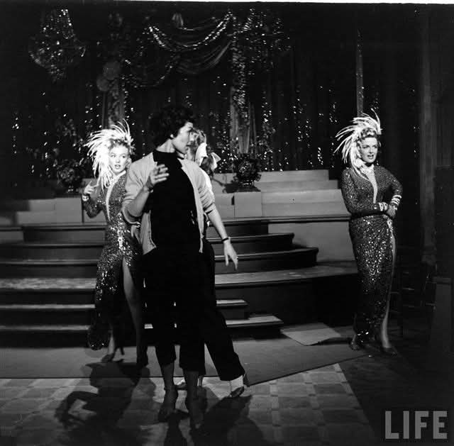 Clubpassionmar2's tweet photo. Bonne journée de dimanche.
Have a sweet Sunday.
#marilynmonroe #Marilyn #clubpassionmarilyn #GPB #leshommespreferentlesblondes #gentlemenpreferblondes #edclark https://t.co/3biTyTHHUD
