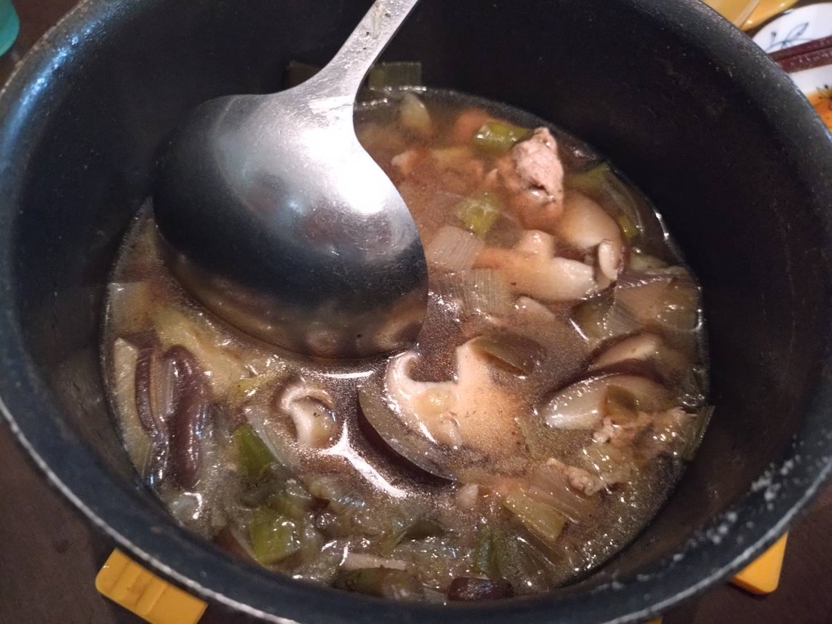 Shun_men8989's tweet photo. 11月30日の夜ごはんです。森脇製麺さんの半田そうめんを使い、釜揚げそうめんをしました。肉となすとそうめんがからまって美味しかったです。釜揚げそうめんも美味しいので皆さんもやってみて下さい。#森脇製麺 #俊麺 #そうめん https://t.co/J2LEit0H3H