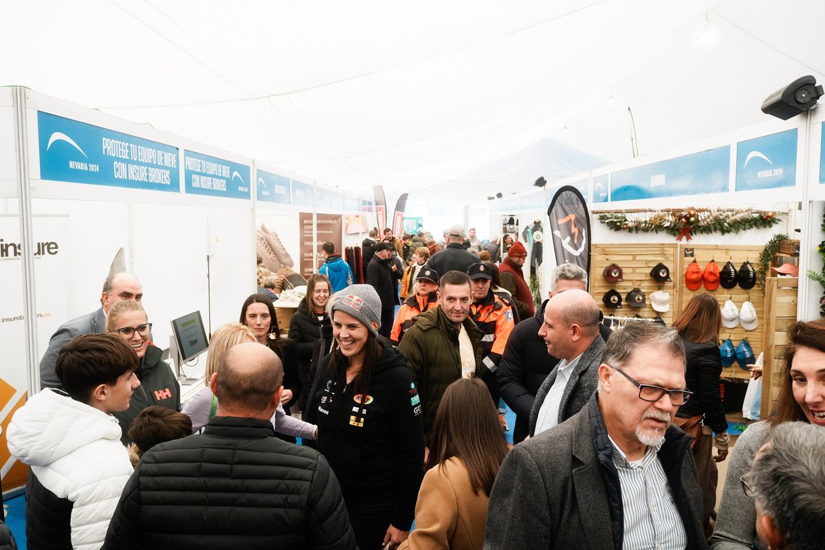 Ayer sábado 14, primer día de la Feria de Nevaria, contamos con la visita de Laia Sanz, y hubo un sinfín de actividades y entretenimientos
#nevaria 
#turismoaller 
#laiasanz
