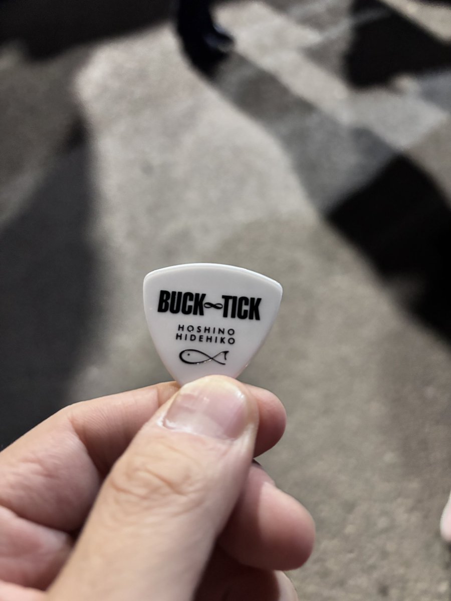 el_hysterico's tweet photo. ヒデが最後に投げたピックゲット！
#BUCKTICK
#FISHTANKersONLY
#豊洲PIT https://t.co/beuqUpBF4R