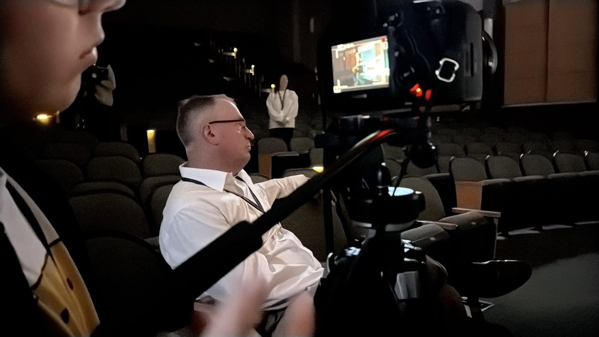 SPECIAL THANKS! On Friday School Board member Mr. Seifert visited TV99 to thank the team for their efforts in covering fall sports this year. He was impressed with our Volleyball pictures and after helping us on a shoot brought in some pizza as a reward. #tv99internsrock