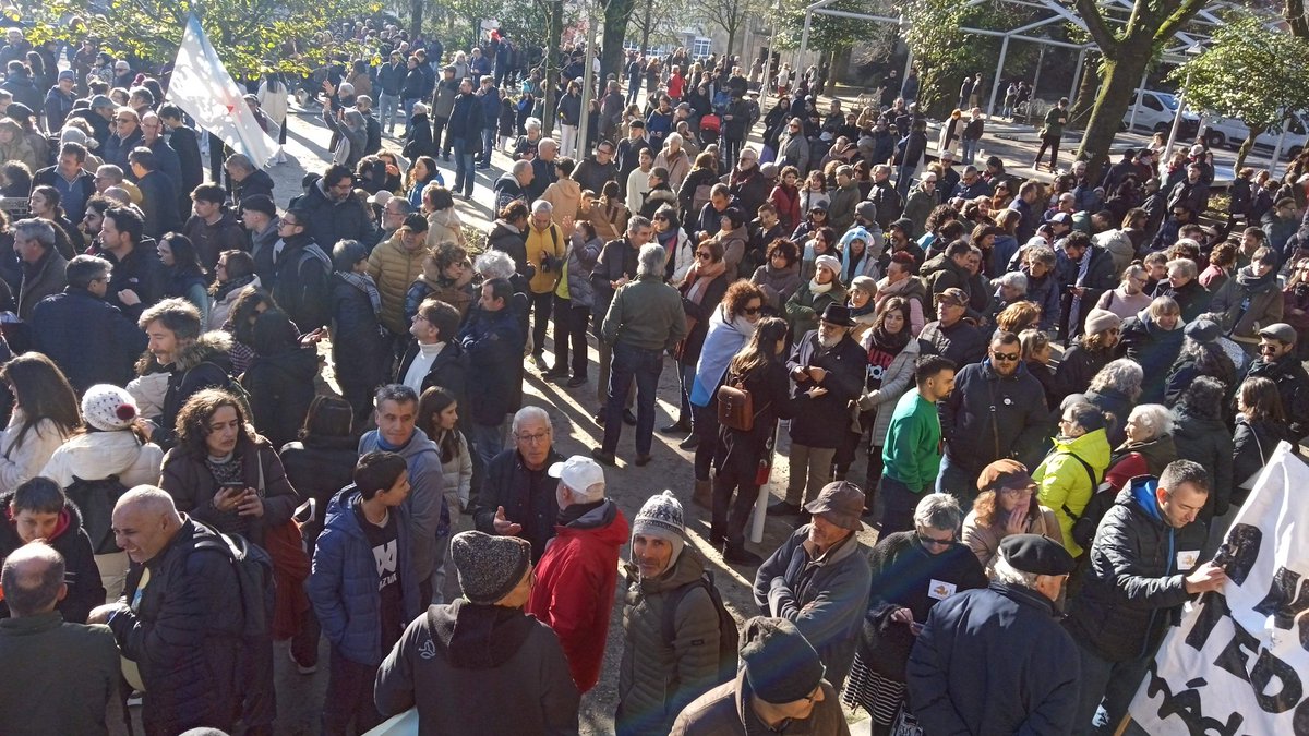FerBlancoSilva's tweet photo. #AltriNON , #AltriNON15D

Santiago colapsado pola manifestación contra a #macrocelulosa a instalar en Palas de Rei.

Nin #celulosa nin #eucaliptos. https://t.co/9pOgEeGZMY