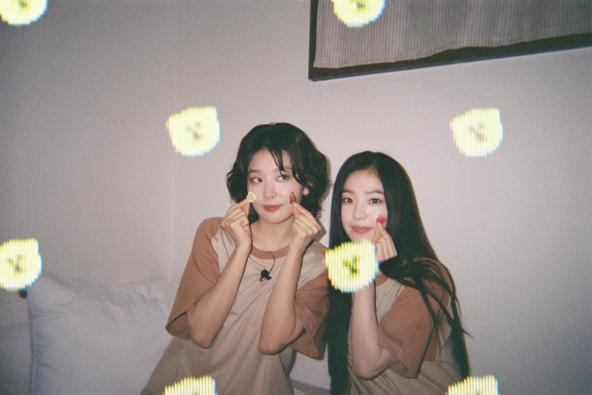 irene_global's tweet photo. [IG] 241215

Irene in Seulgi's latest instagram post!

“Hi Seulging Hi Iring @.renebaebae”

#IRENE #아이린 #RedVelvet @RVsmtown https://t.co/YOgCQhL6rL