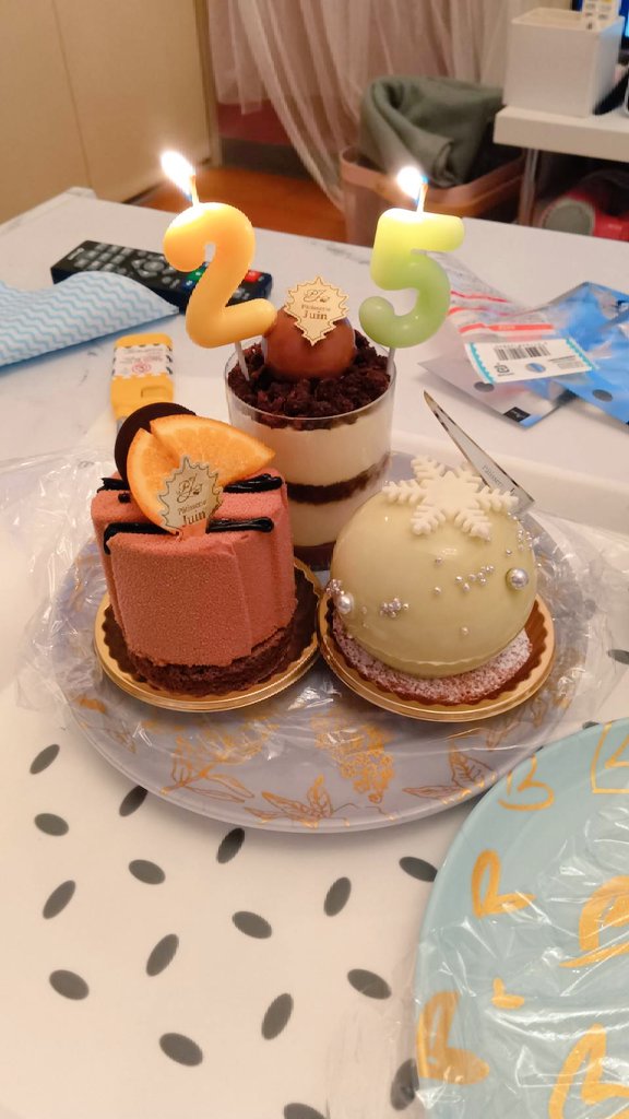 sinz_0312's tweet photo. 誕生日を祝うなどしておりました。
今年もちょっと泣いてました🥹 https://t.co/mbCc5y3udd