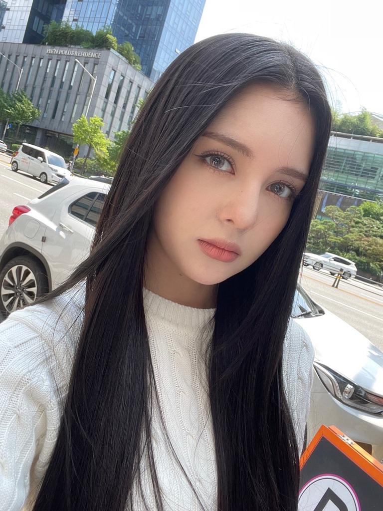 JrchCrcr's tweet photo. Happy 22nd birthday to the vocalist, visual, and face of Lapillus, Chantal "Chanty" Videla
#HappyChantyDay https://t.co/IJEySOrBtJ